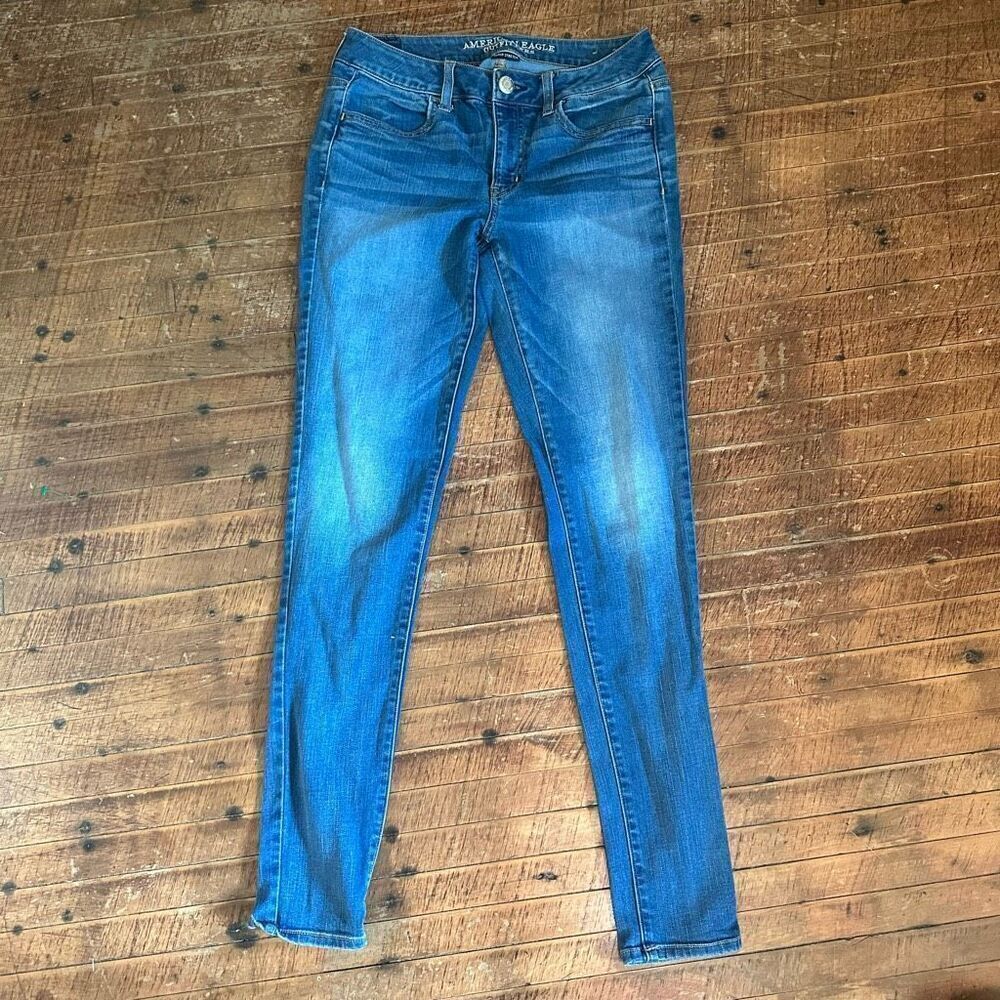 American Eagle distressed medium wash 8 long jeggings